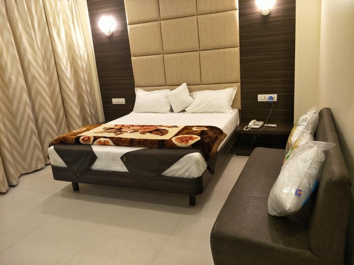 Kalyān K D Residency酒店 外观 照片
