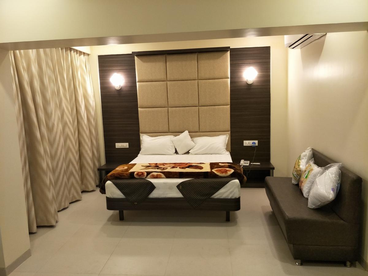Kalyān K D Residency酒店 外观 照片